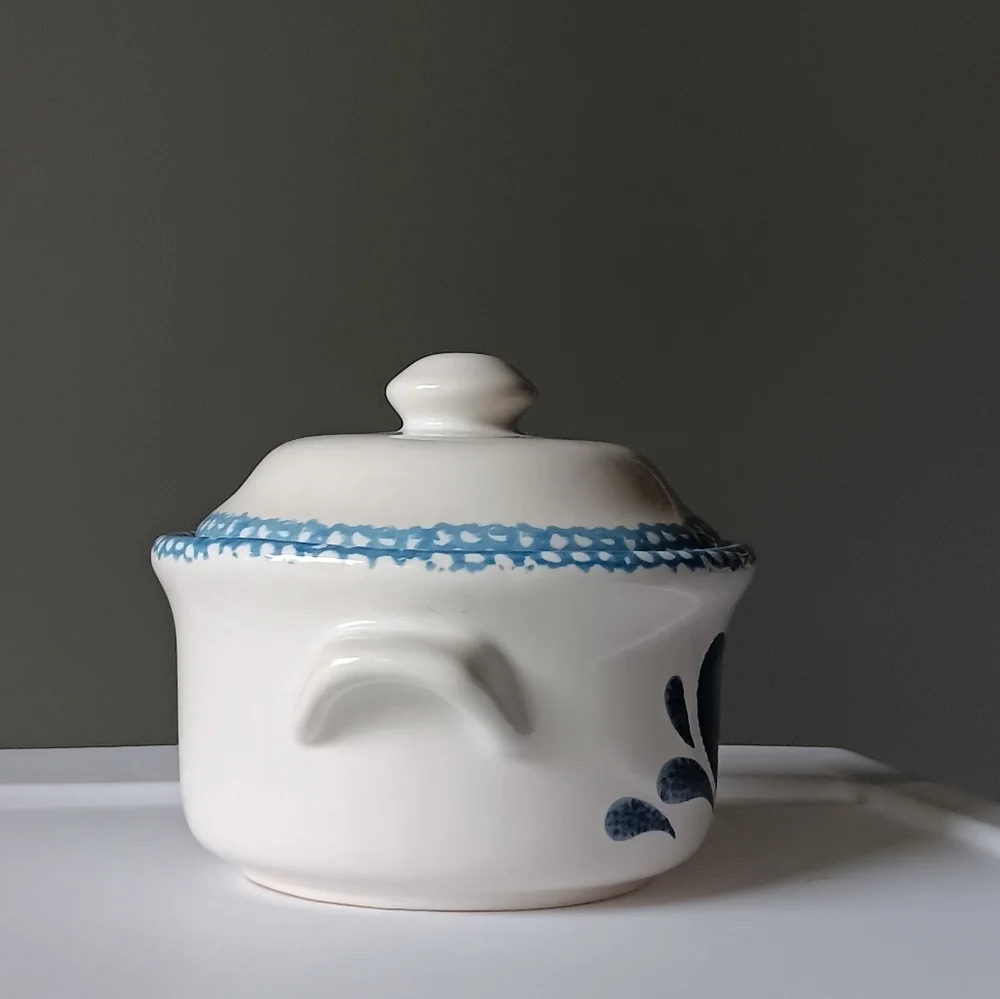 Vintage Corelle Blue Hearts Ceramic Crock with Lid Individual Blue White Sponge
